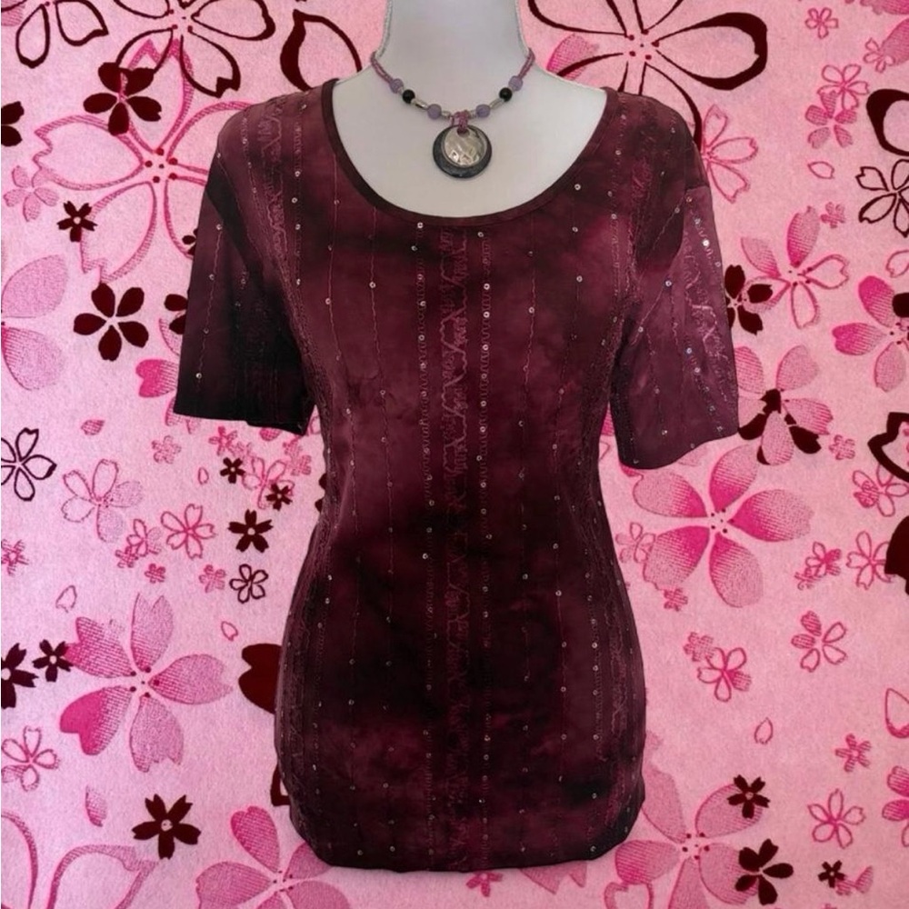 WOMEN’S BURGUNDY BEADED TIE DYE TOP